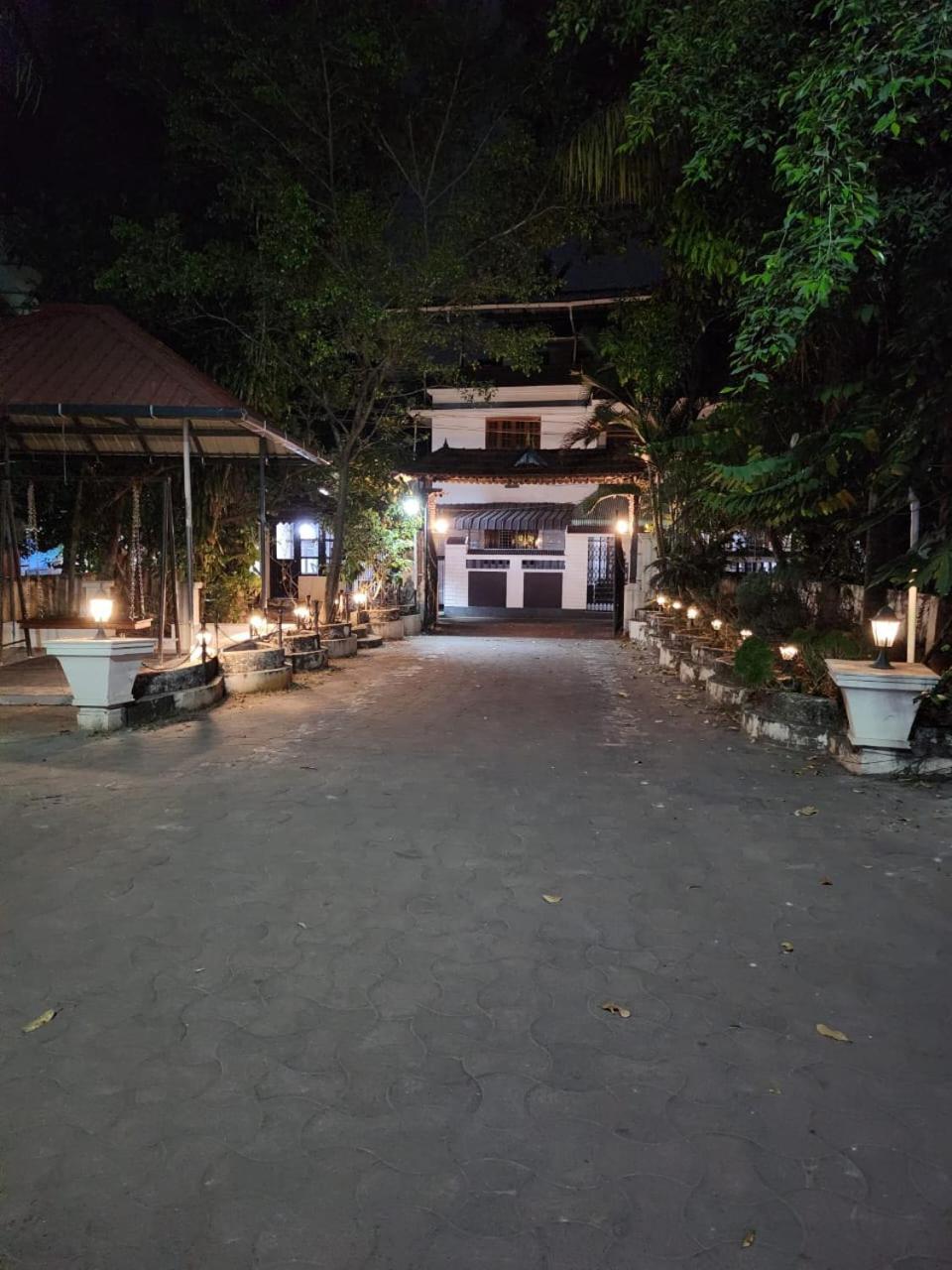 Guruvayoor Resort Guruvāyūr Exteriör bild