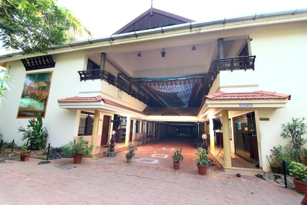 Guruvayoor Resort Guruvāyūr Exteriör bild